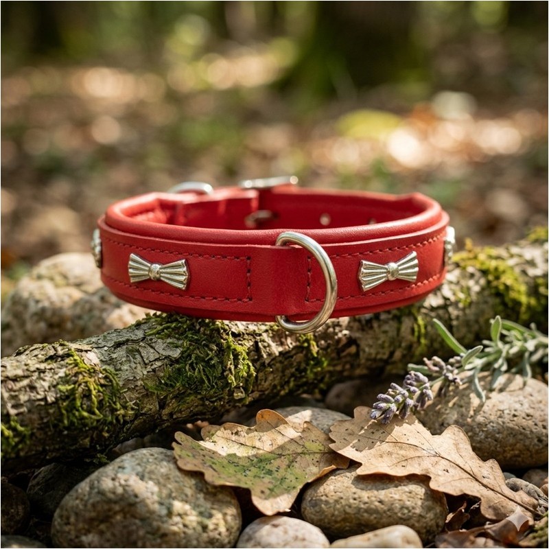 TDB COLLIER LUXE EN CUIR ROUGE MOTIFS NOEUDS 45  CM